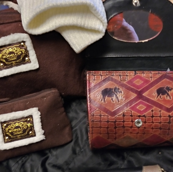 Handbags and purses - Picture 2 of 8